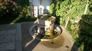 晴明神社にある五芒星が刻まれた晴明井
