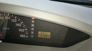 走行距離を示すメーター(4130.4km)