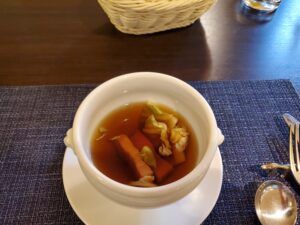 野菜の旨みが溶け込んだ温かいスープ