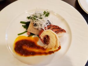 伊勢海老と肉料理の創作フレンチメインディッシュ