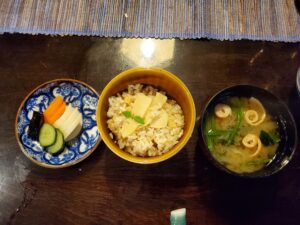 筍ご飯・漬物・味噌汁