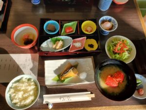 朝食は和定食