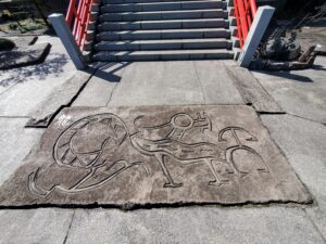 神祇大社の境内にある象形文字の石(龍の文字)