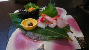 刺身盛り合わせの会席料理