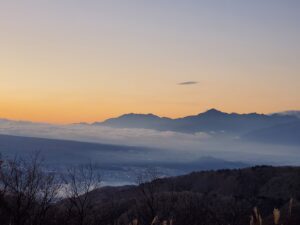 アルプスと雲海の広がる景色