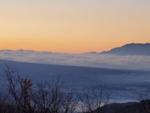 雲海とオレンジ色の空