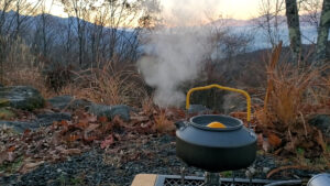 ケトルから立ちのぼる湯気