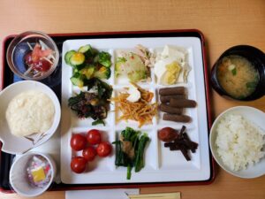 ビュッフェ朝食のプレート全体
