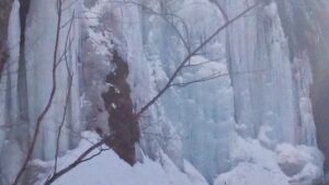 凍った滝