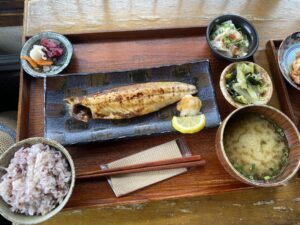炭焼きミンナミ食堂のサバ定食