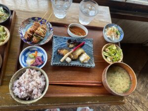 炭焼きミンナミ食堂の銀だら西京焼き定食